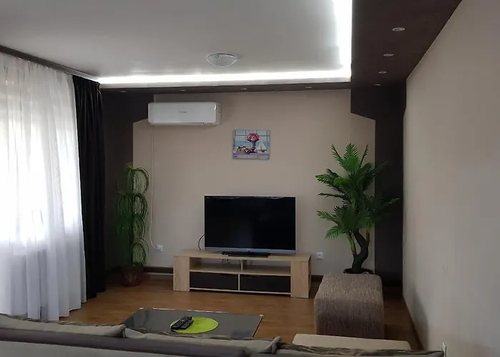 Kamelia アパート カザンラク